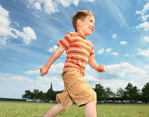 心疼孩子過敏嗎？用澳洲尤加利和檜木對抗塵螨吧 ：多運動可增加腎上腺皮質素分泌，使血管達收縮作用減緩過敏現象